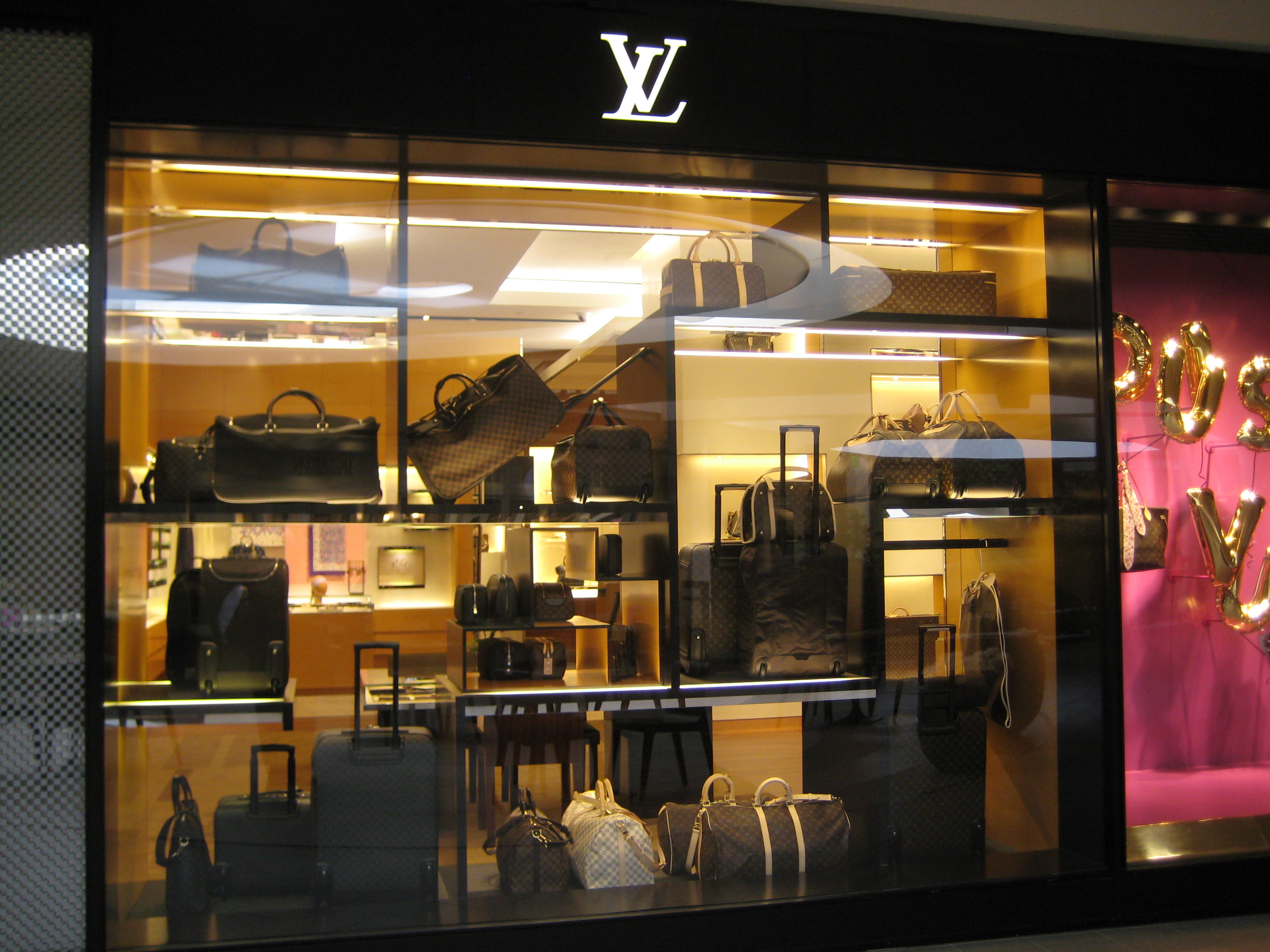 Louis Vuitton opened May 4 in Galleria! | Shareology
